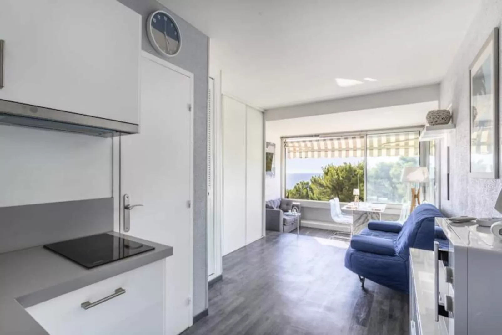 Studio Ath&eacute;na --Non tagué