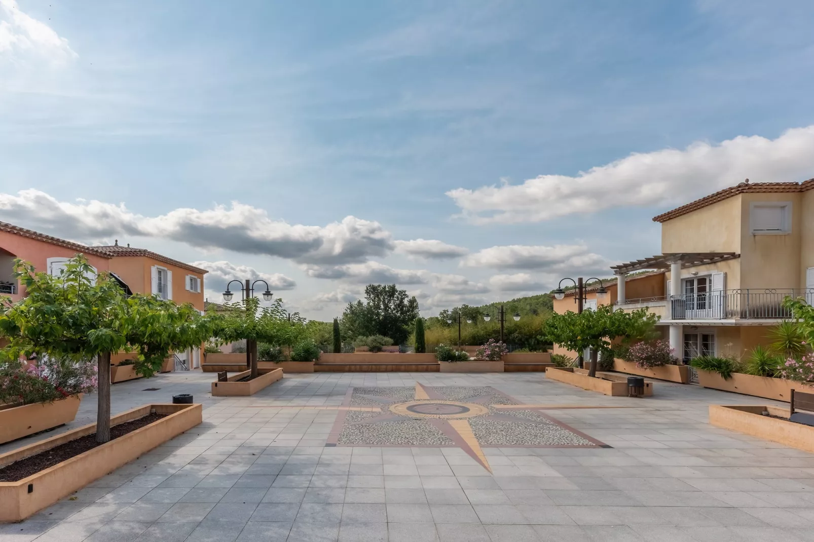 D. de Camiole A N°102 - ST2-Im Freien