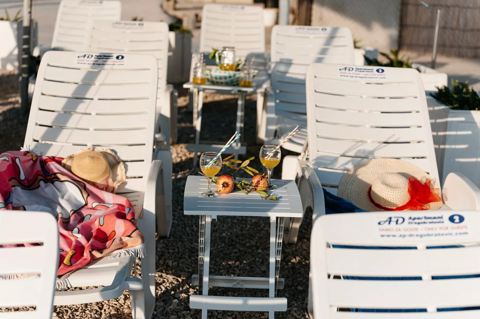 Apartments Dragobratović - Superior One Bedroom  Apartment with  Balcony and Side Sea View (Apartment 4)-Ambiente