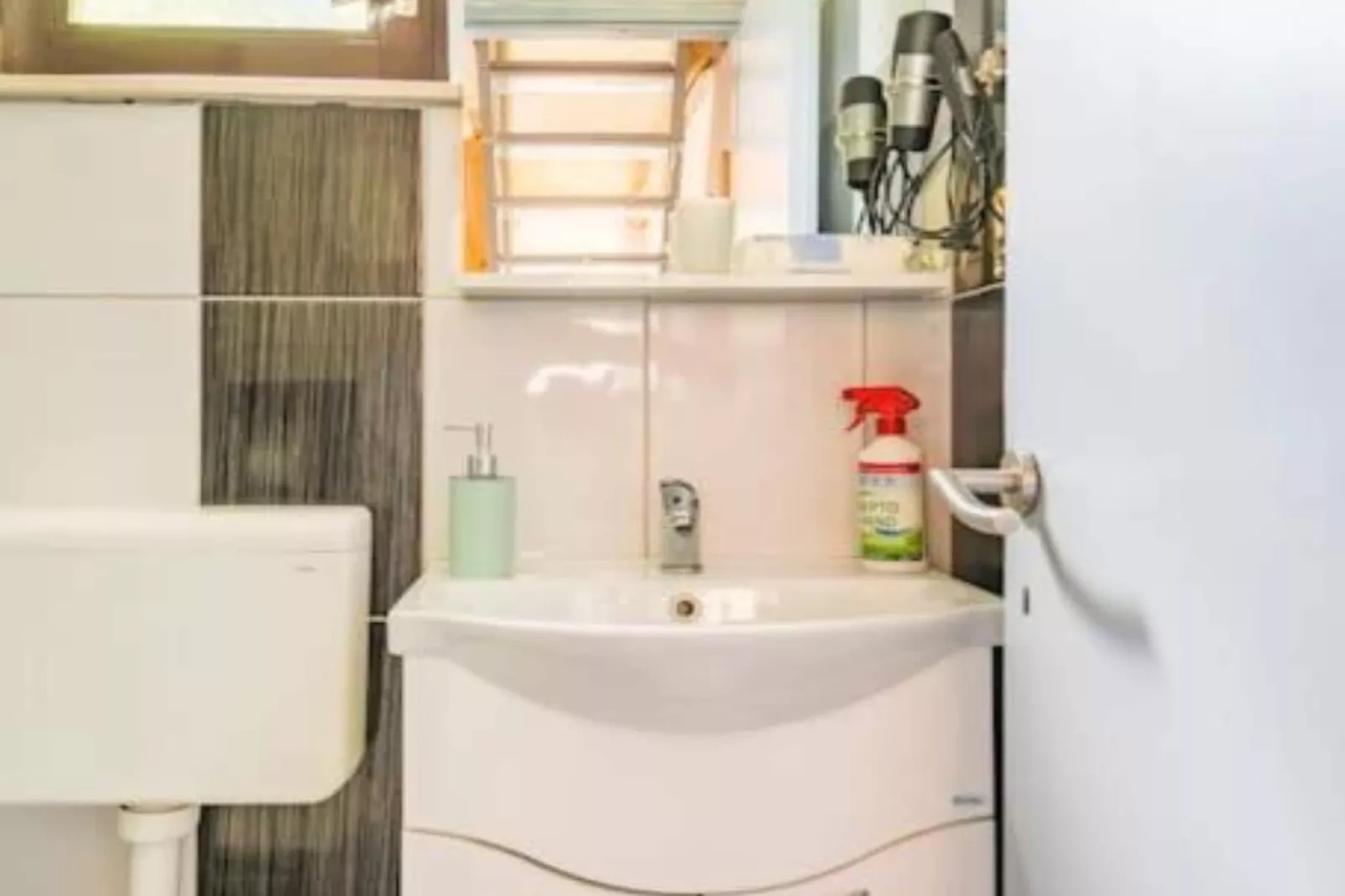 Village Holiday House Ivan Kozina with Pool-Badezimmer