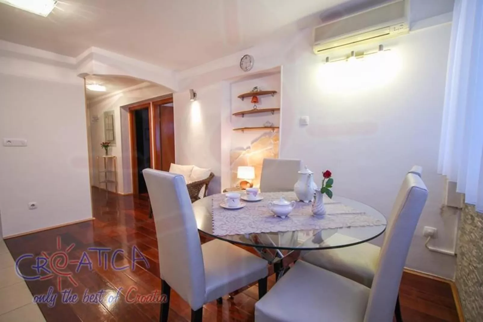 Hektorovic place-Salle à manger