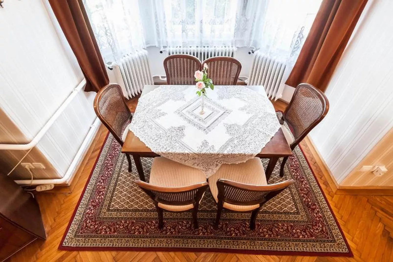 Ferienhaus in Budapest mit großem Garten-Dining room