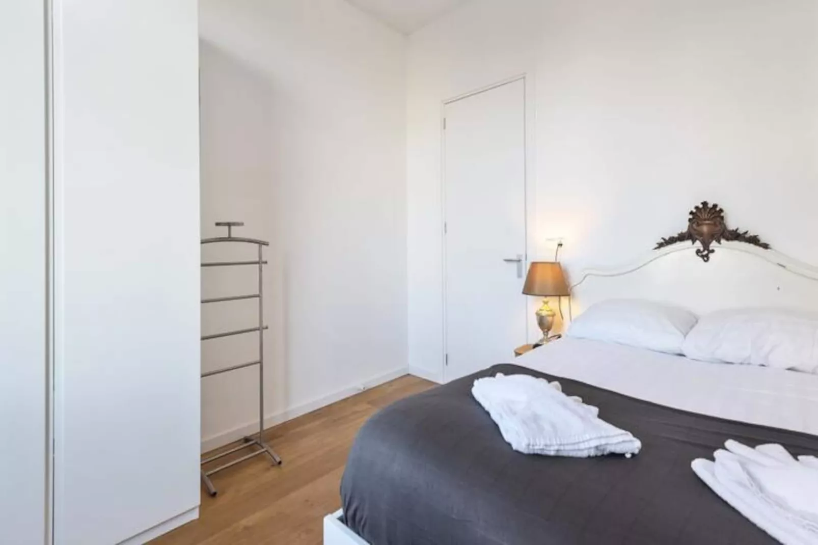 Isa Mae Apartment - Non tagué