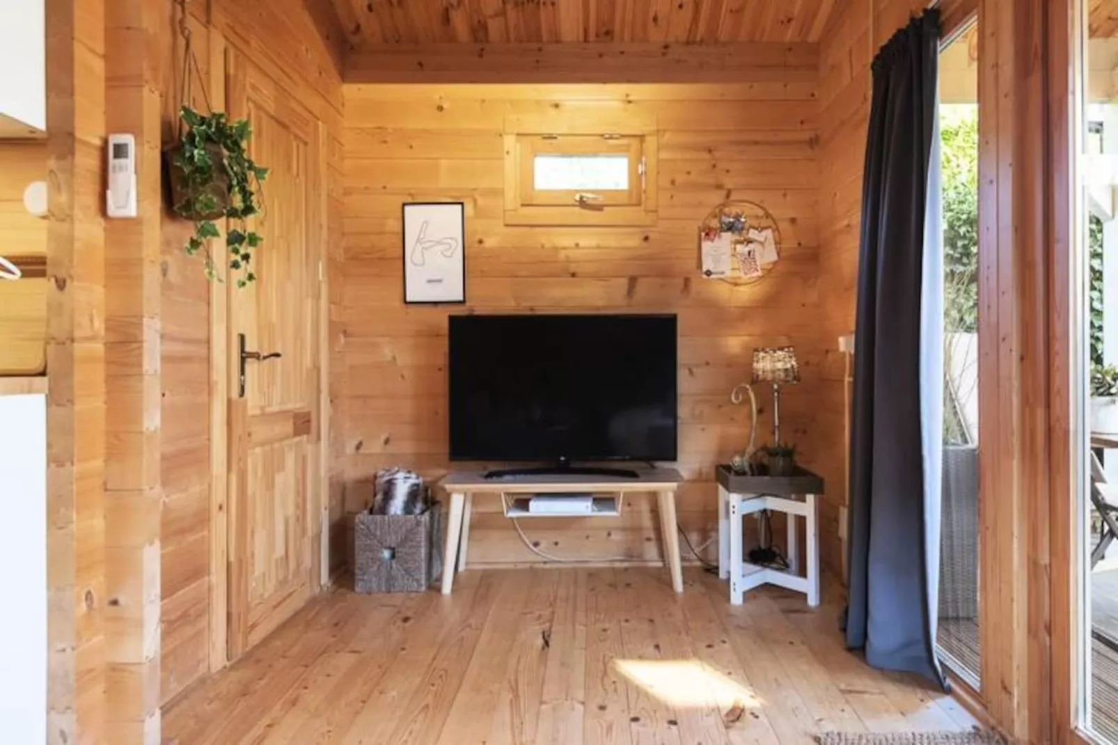 The Sea Lodge-Non tagué