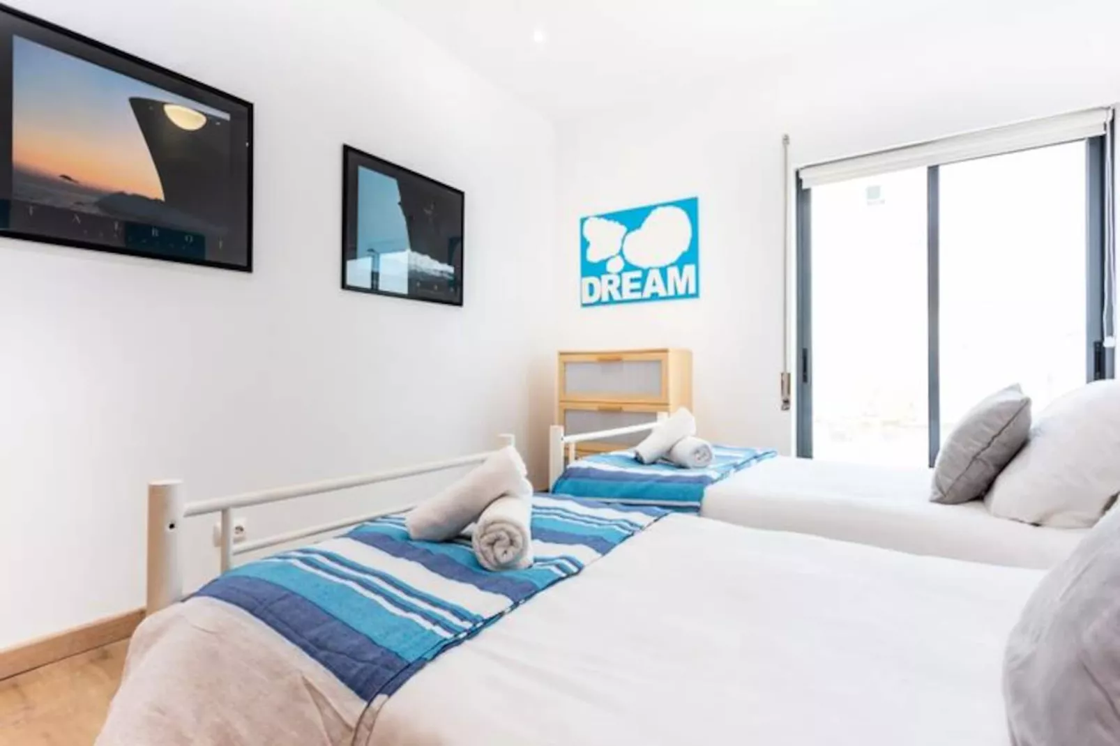 Artistic And Stylish Apartment-Non tagué