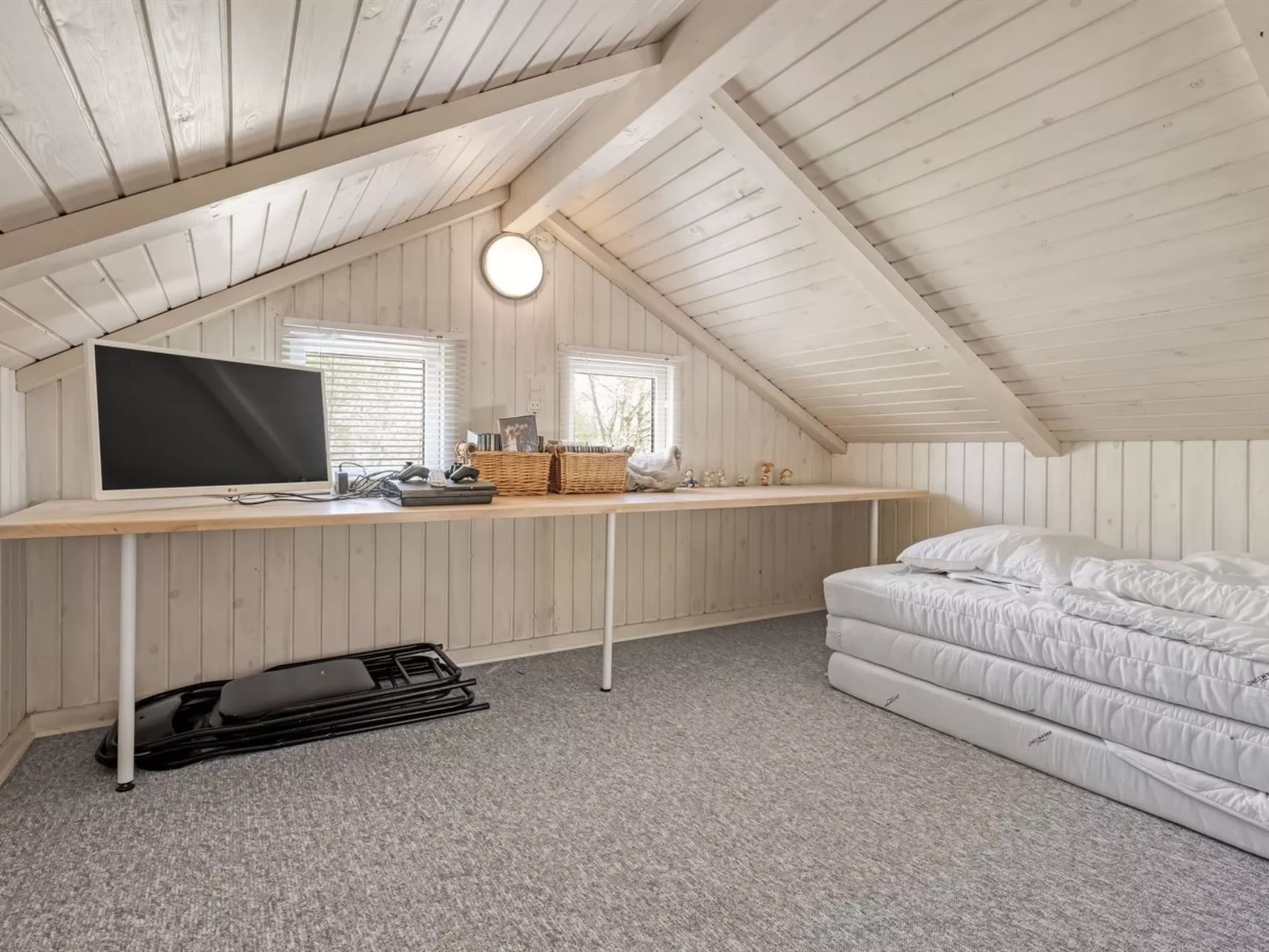 "Akule" - 10km from the sea-Inside