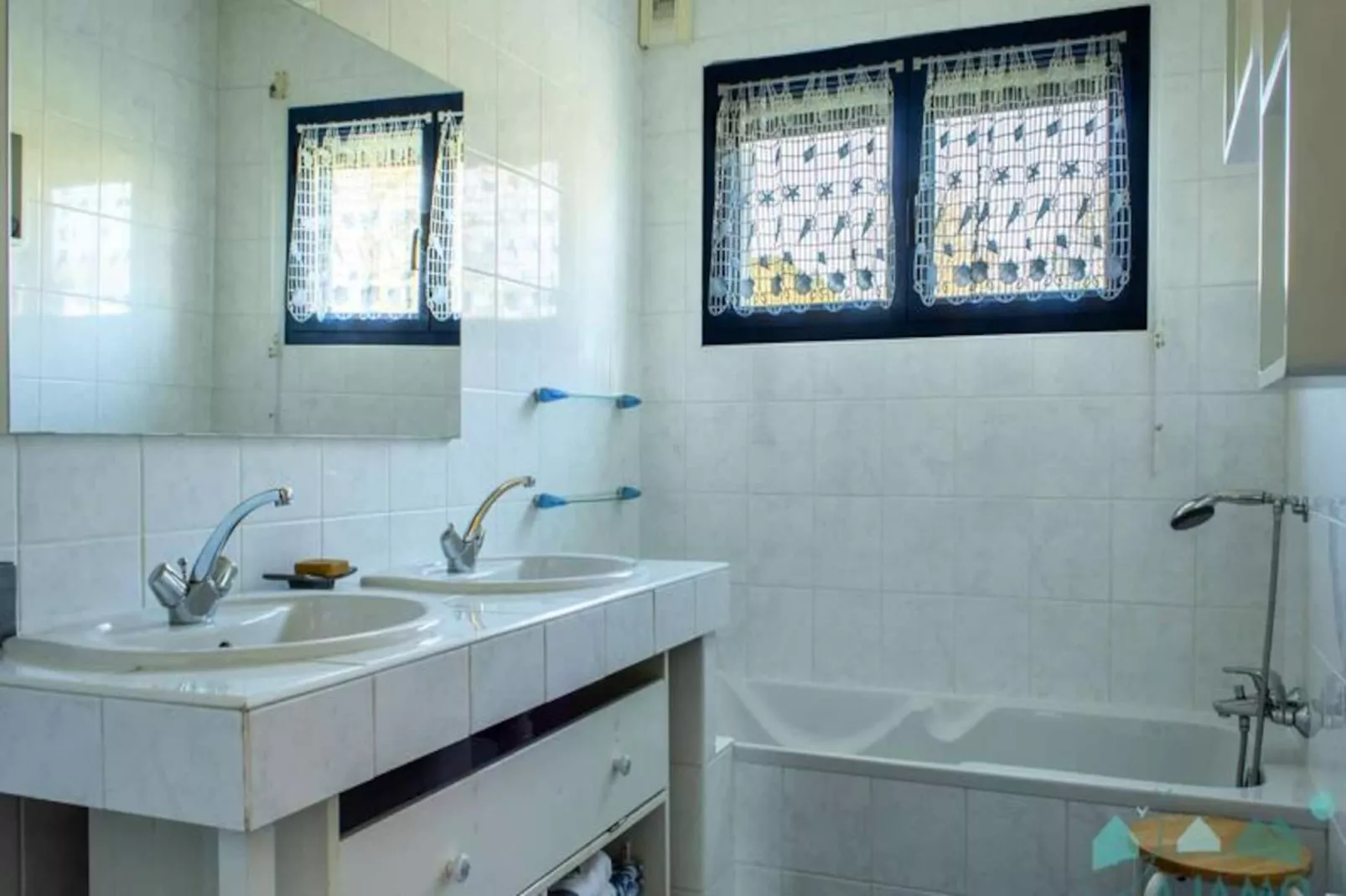 Résidence 305-frehel-Non tagué