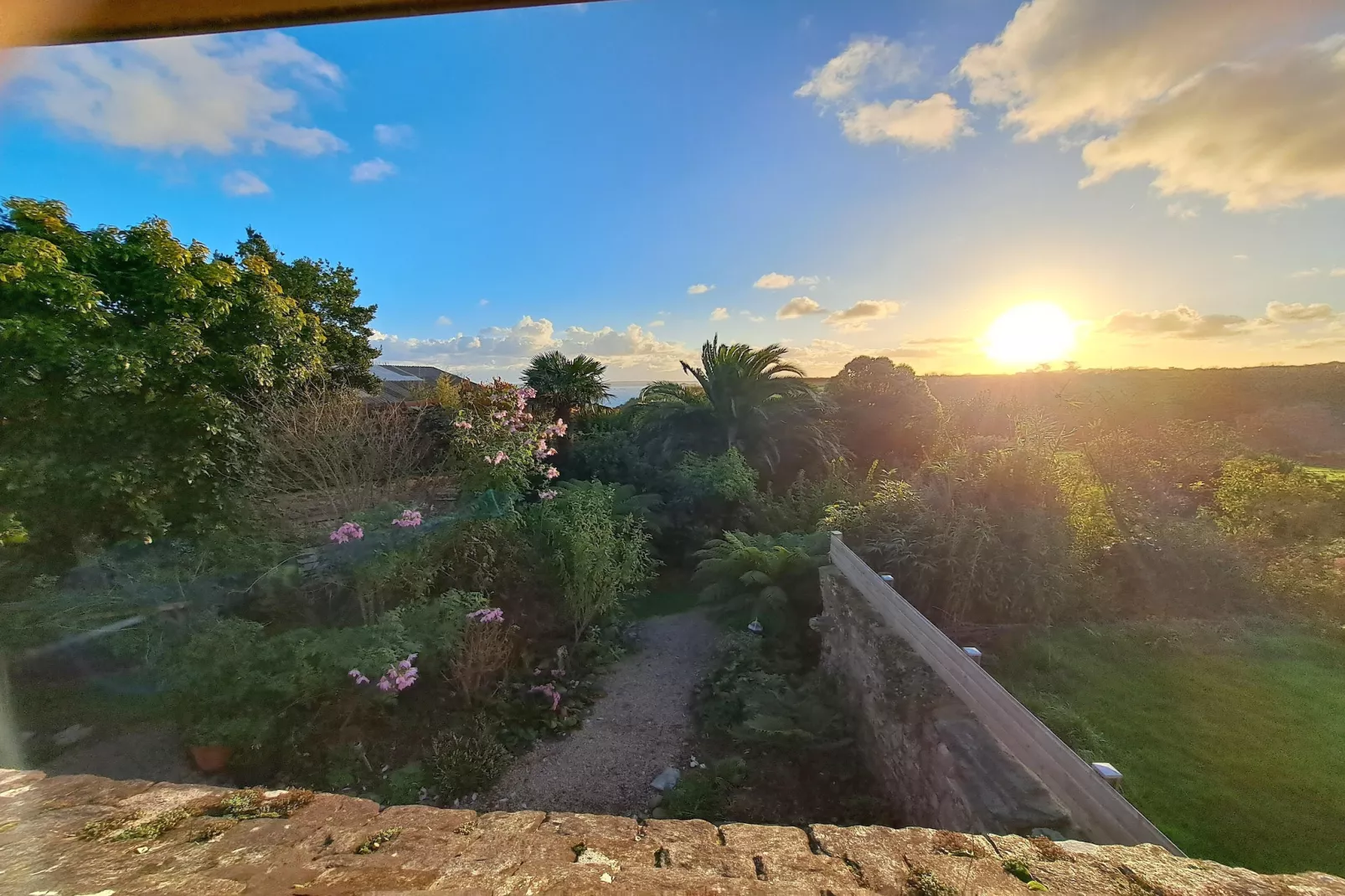 Granitsteinhaus in Guimaëc-View in winter