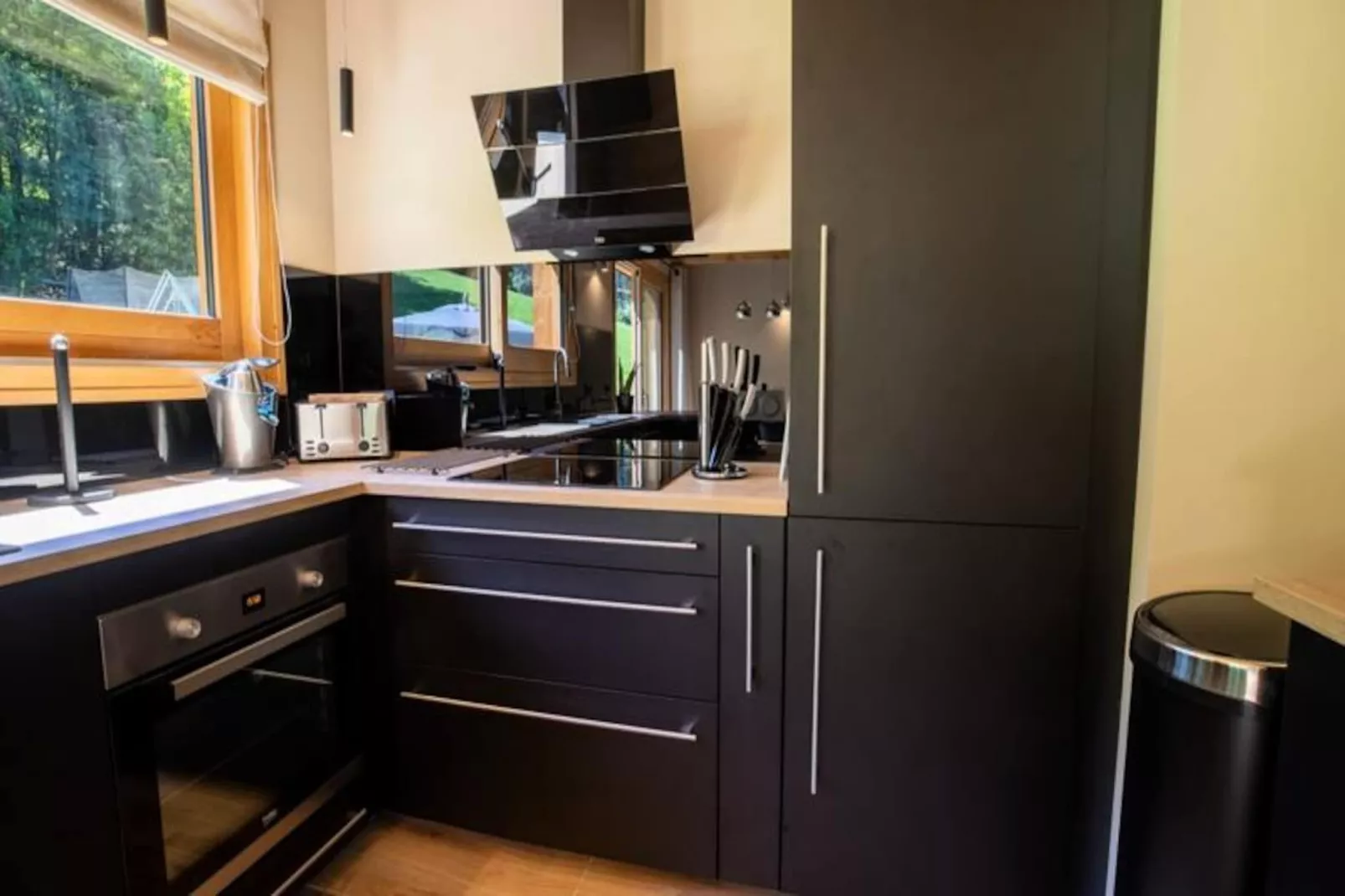 Chalet Chebi-Untagged