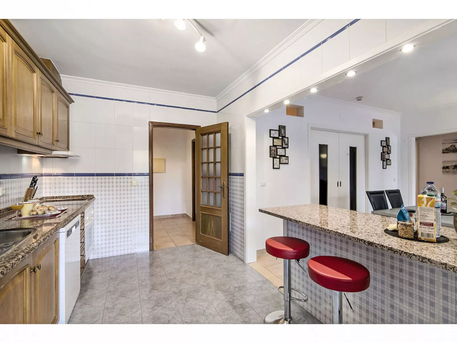 Manelito House - Sunny Way-Drinnen