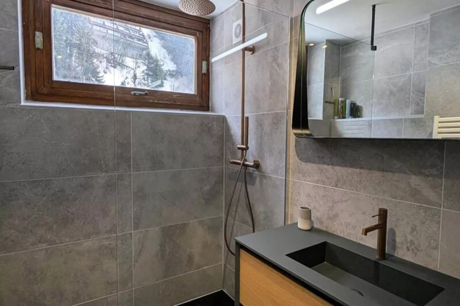 Residence 3 Arcs-Untagged