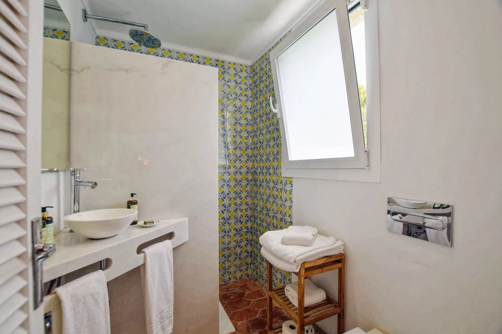 Blu Marine-Bathroom