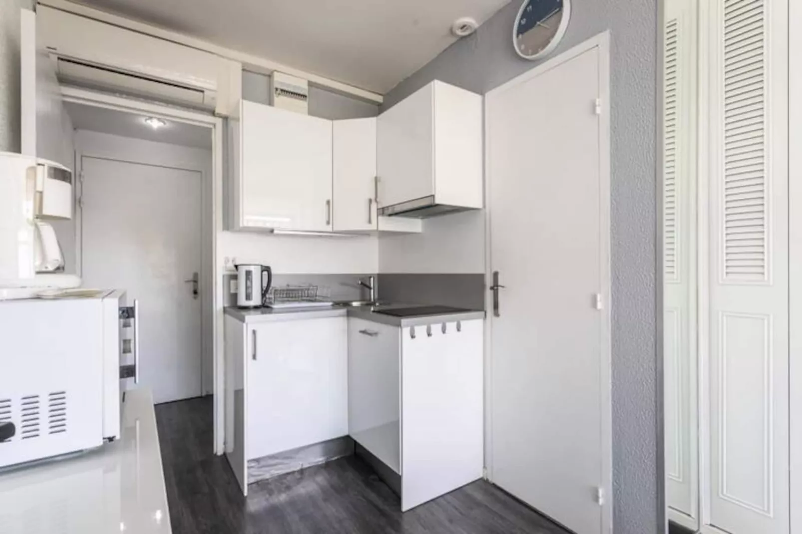 Studio Ath&eacute;na --Non tagué