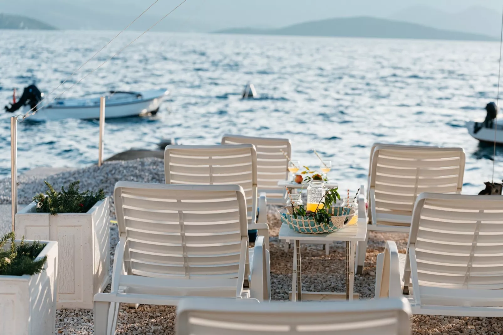 Apartments Dragobratović - Superior One Bedroom  Apartment with  Balcony and Side Sea View (Apartment 4)-Ambiente