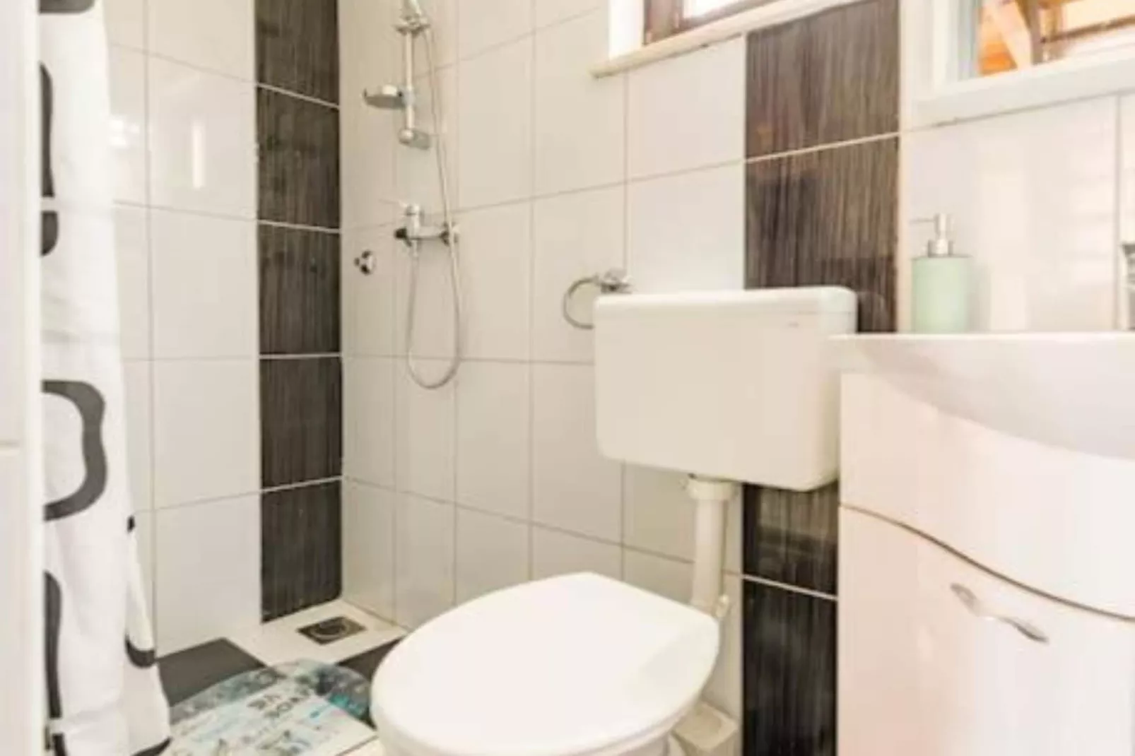 Village Holiday House Ivan Kozina with Pool-Badezimmer