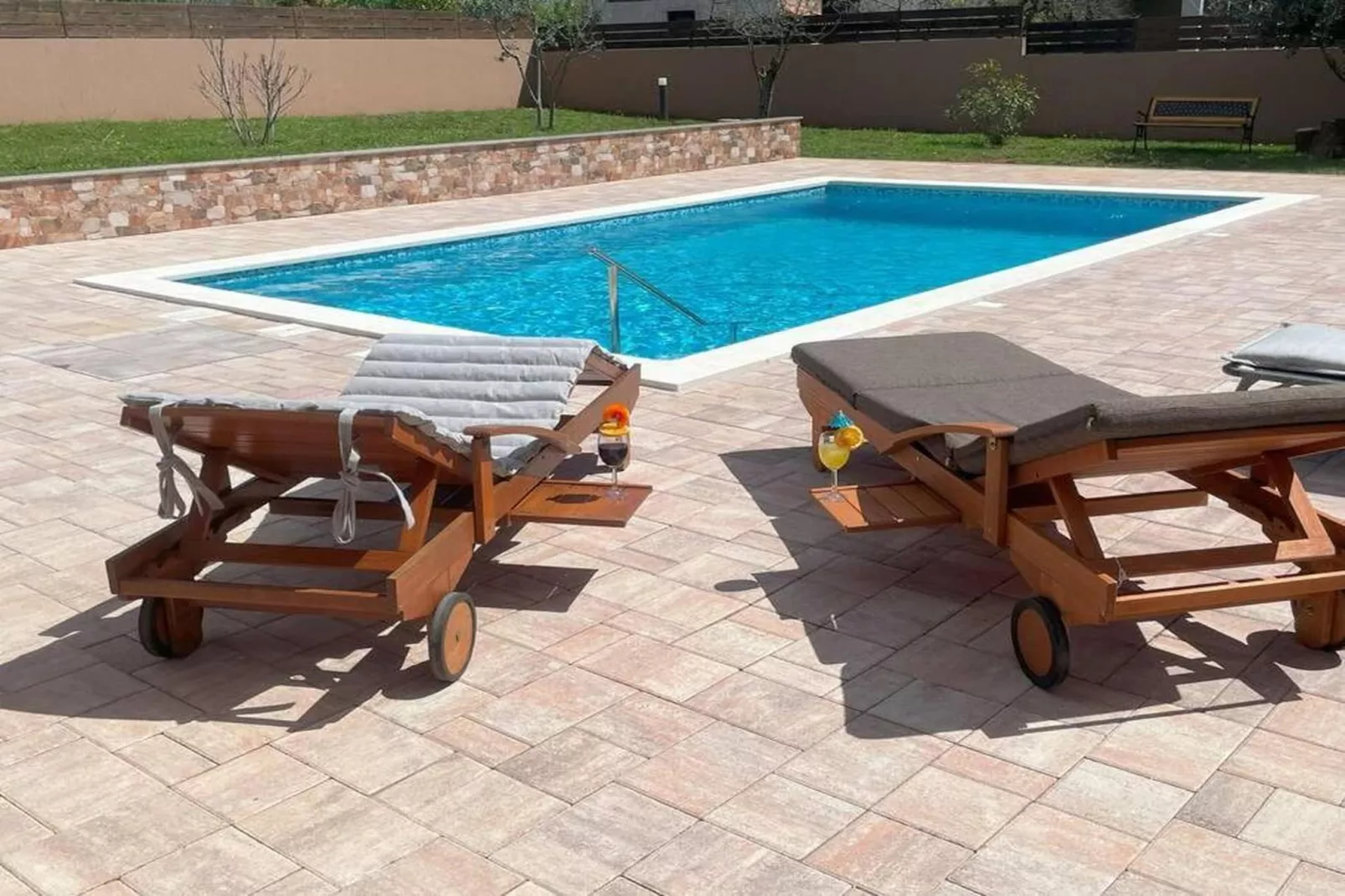 Villa Rosa Apartman-Schwimmbad