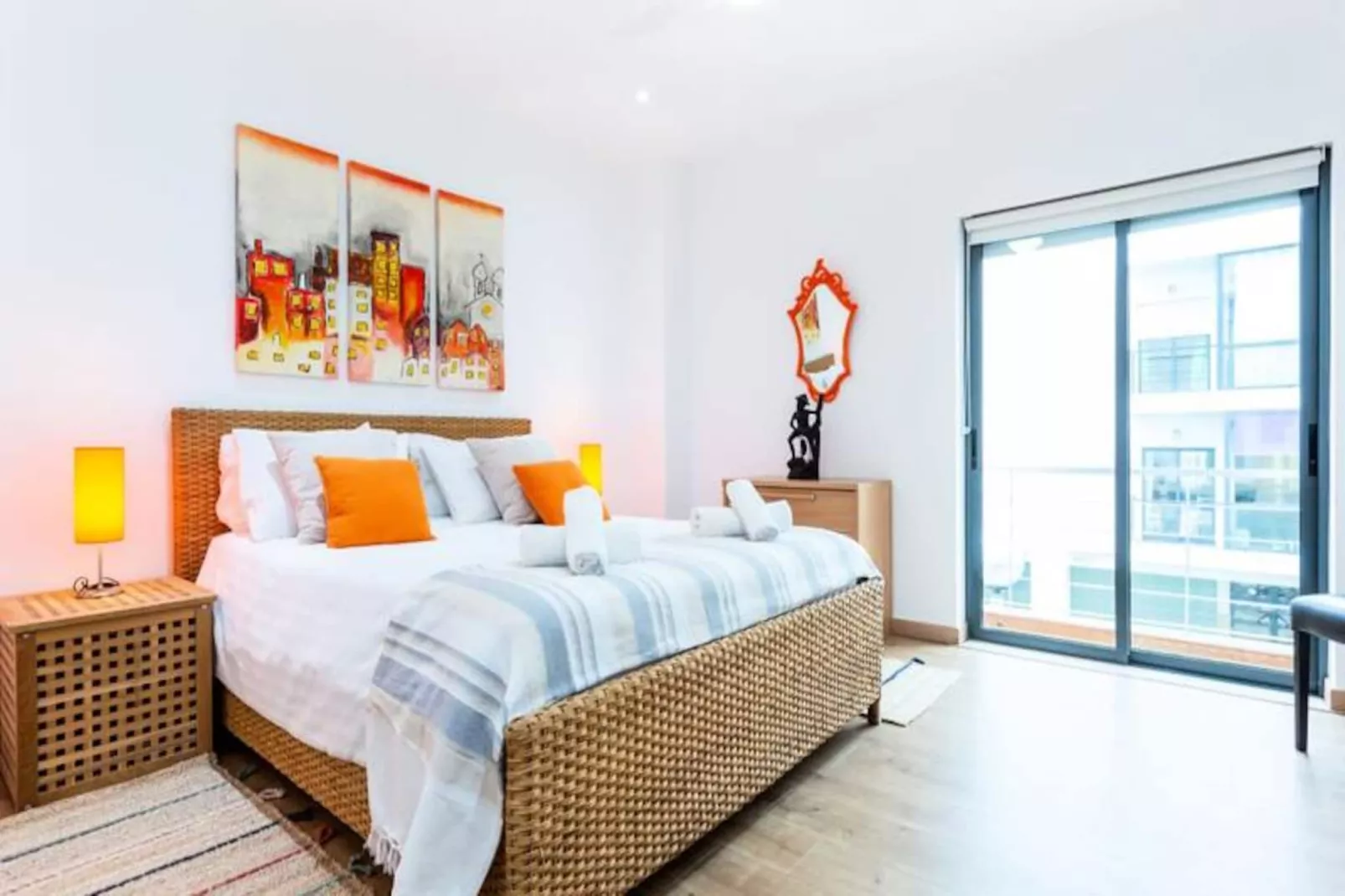 Artistic And Stylish Apartment-Non tagué