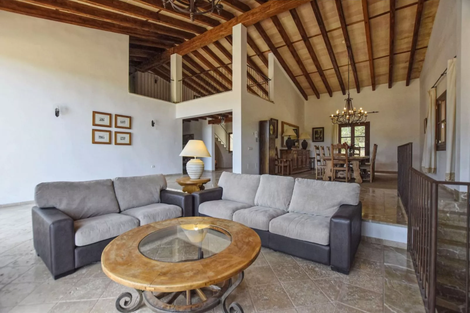 Holandis-Living room