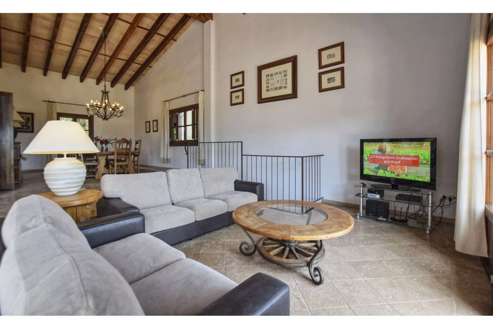 Holandis-Living room