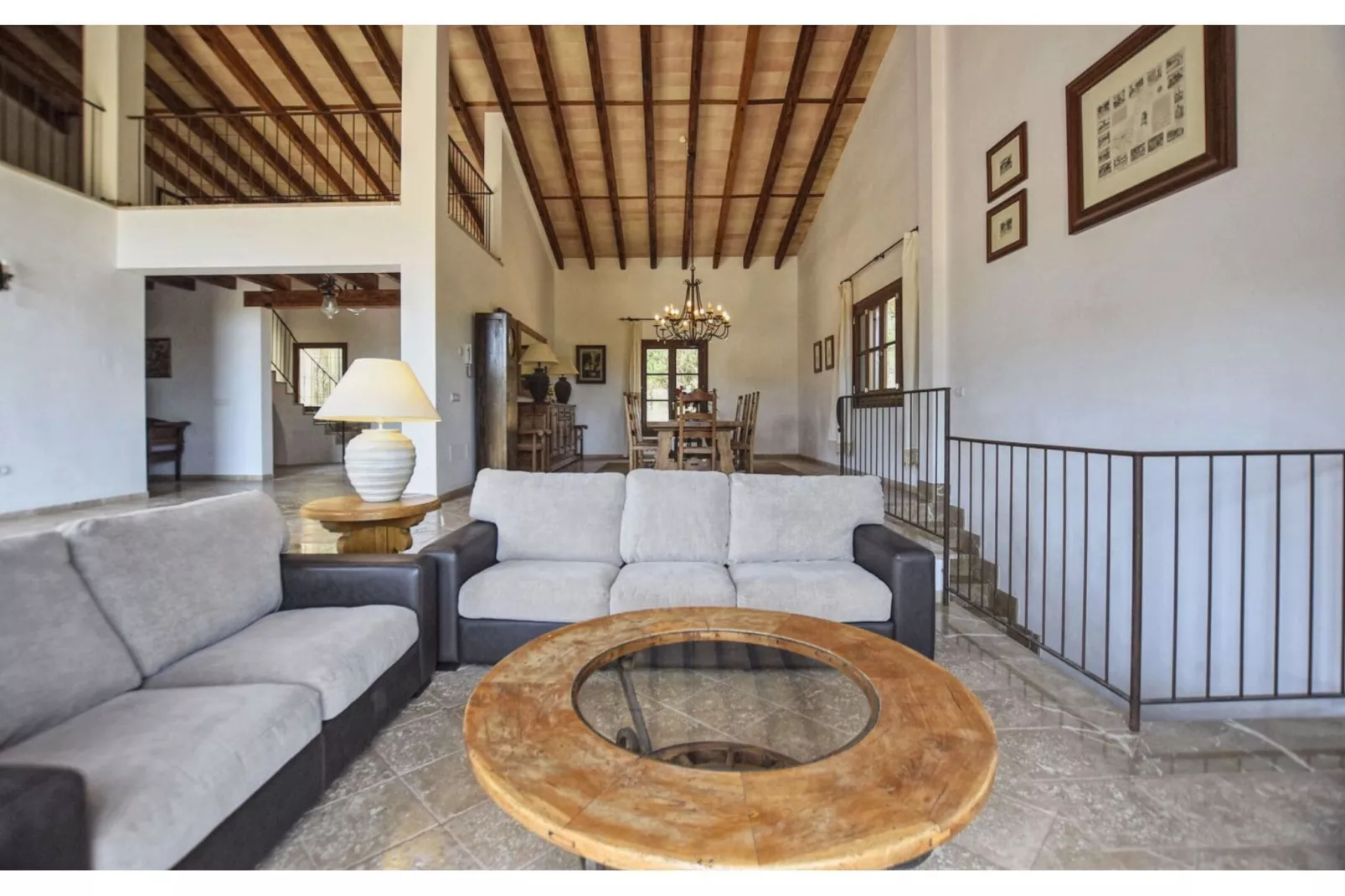 Holandis-Living room