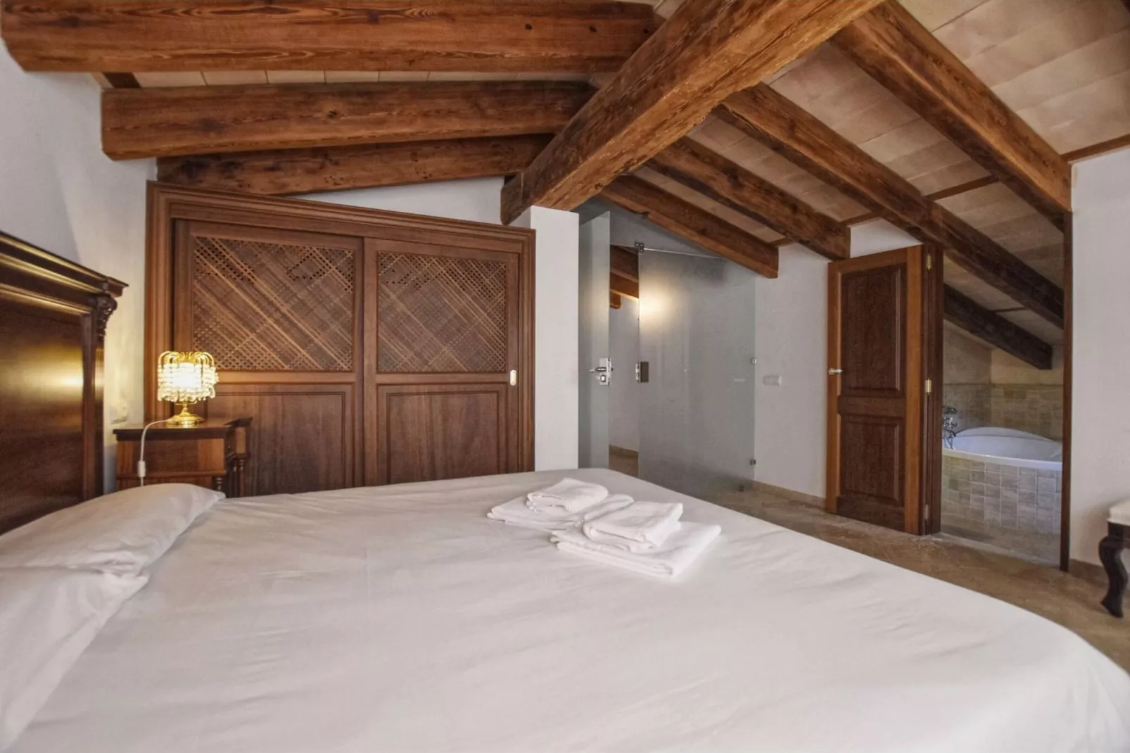 Holandis-Bedroom