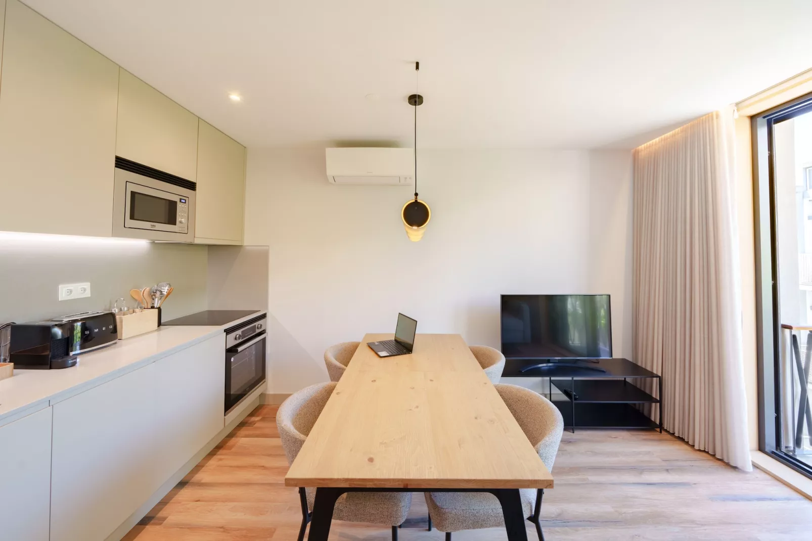 Feel Porto Firmeza Coworking & Flat 4.1-Dining room