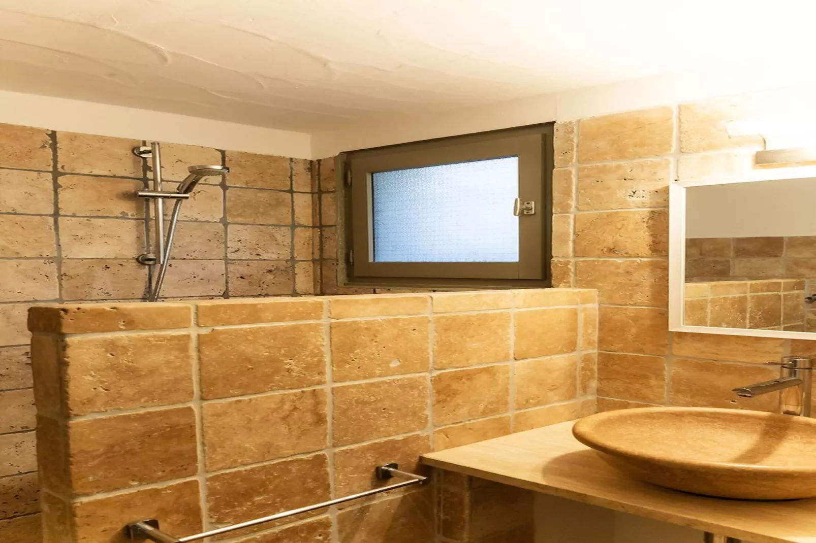 Villa T4 duplex à la location sur Porto-Vecchio-Salle de bain