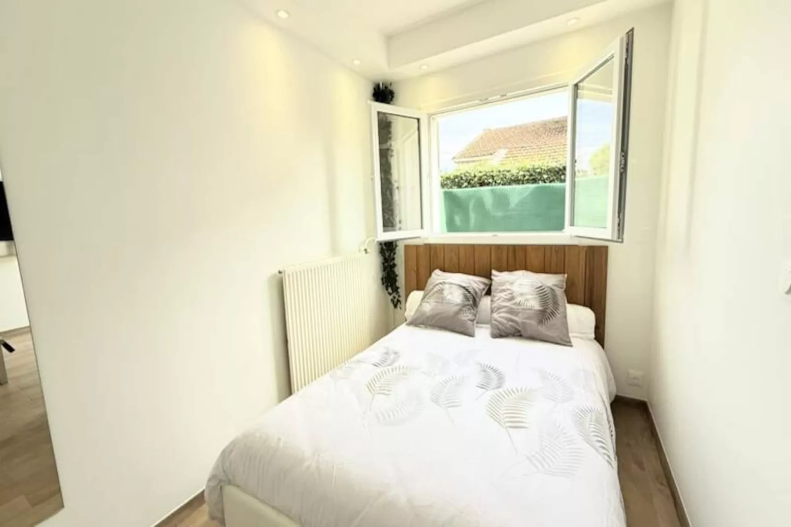 06cp - Beau T2 Super équipé Avec Terrasse-Non tagué