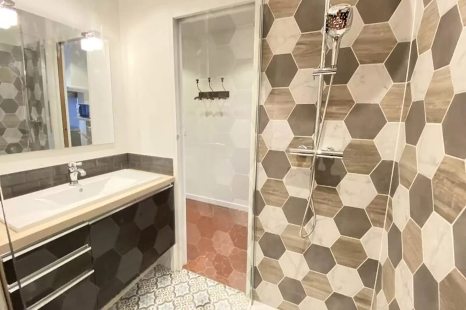 06cf : Bel Appartement Rénové Vieil Antibes-Non tagué