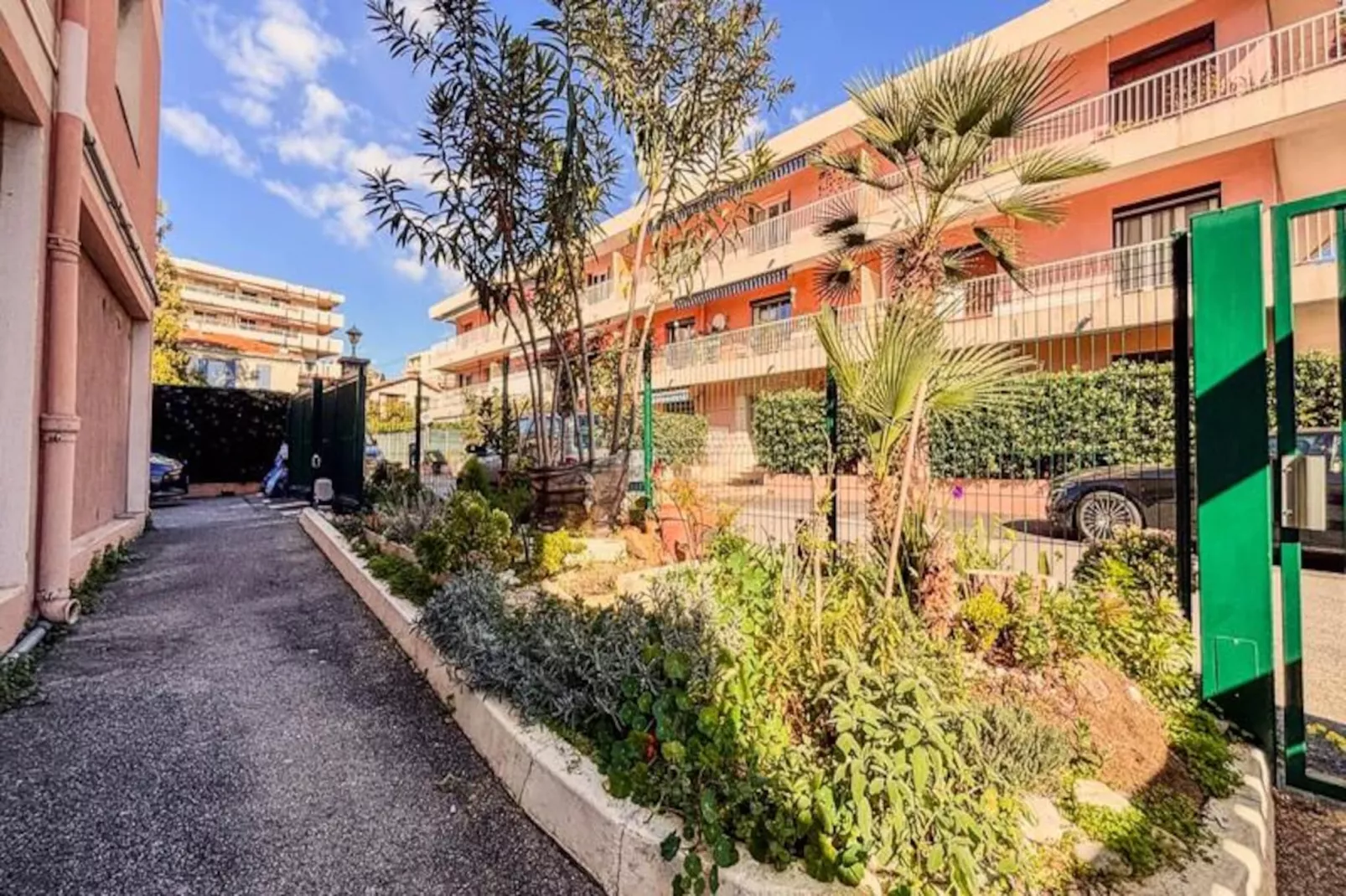 Studio Contemporain 2p à Quelques Pas Des Plages-Untagged