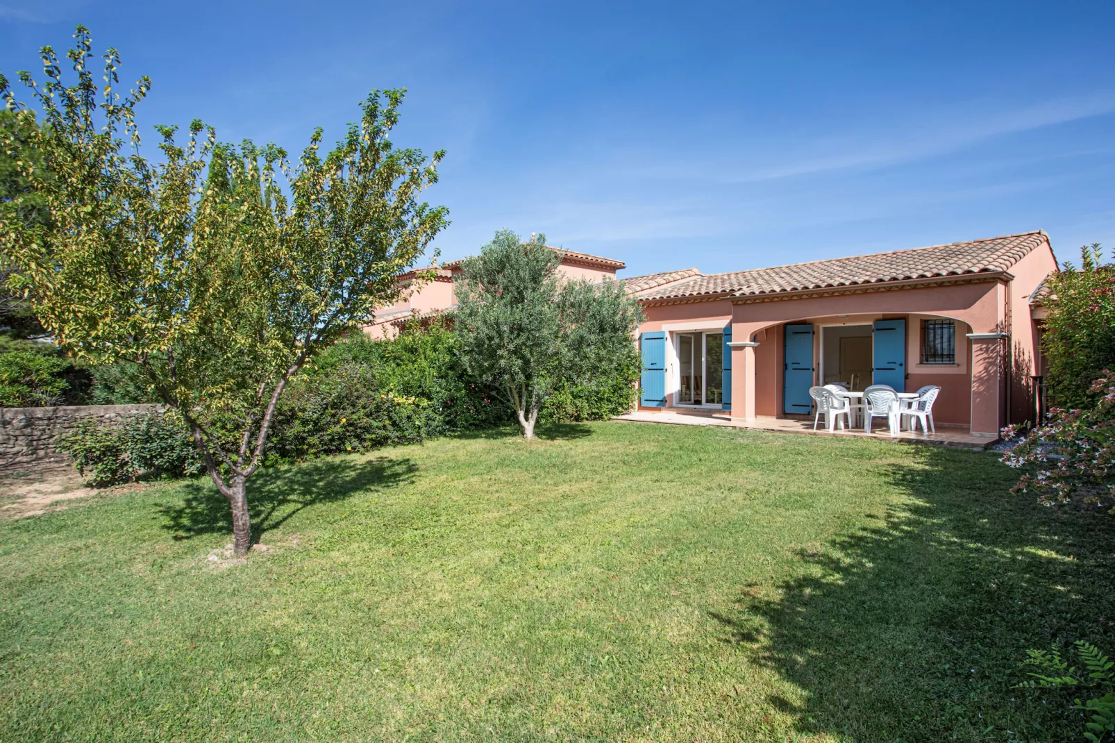 P. Minervois L N°02 - Villa 3P6-Gardens in summer