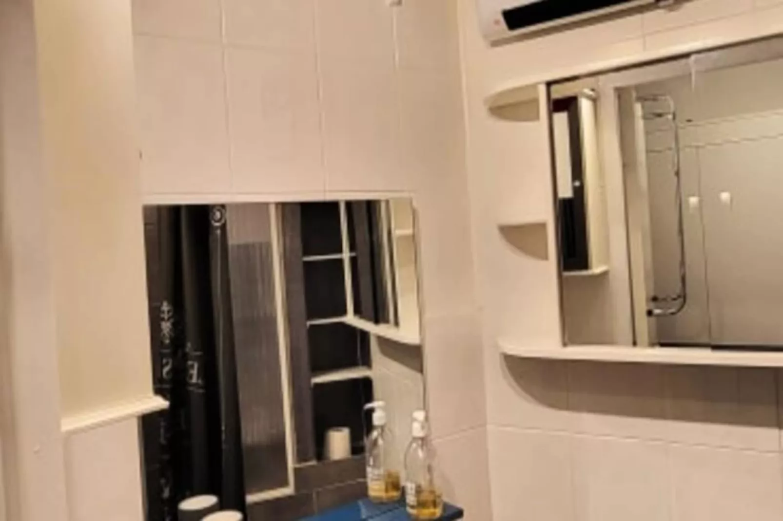 Résidence La Croisi&egrave;re : Vue Sur Les Bateaux, Balcon, R&eacute;nov&eacute;, Climatis&eacute;, Parking, .-Non tagué