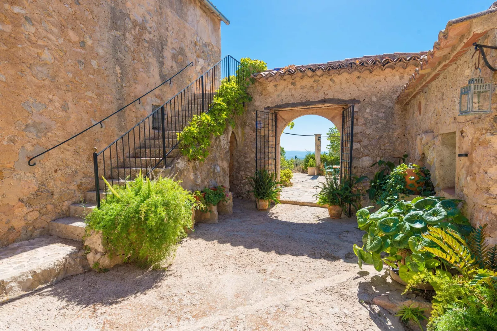 Sobreamunt-Exterior summer