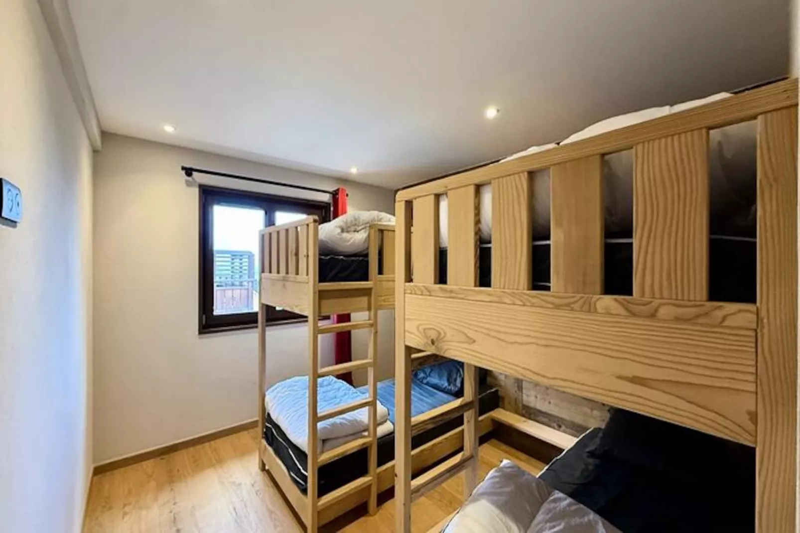 Résidence Complexe Aiguilles-Untagged