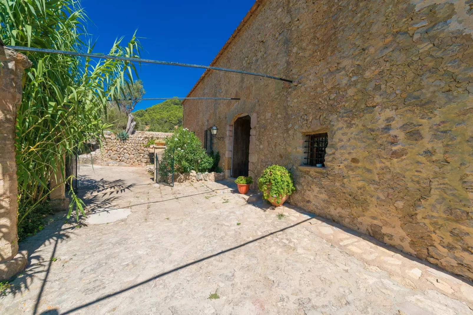 Sobreamunt-Exterior summer