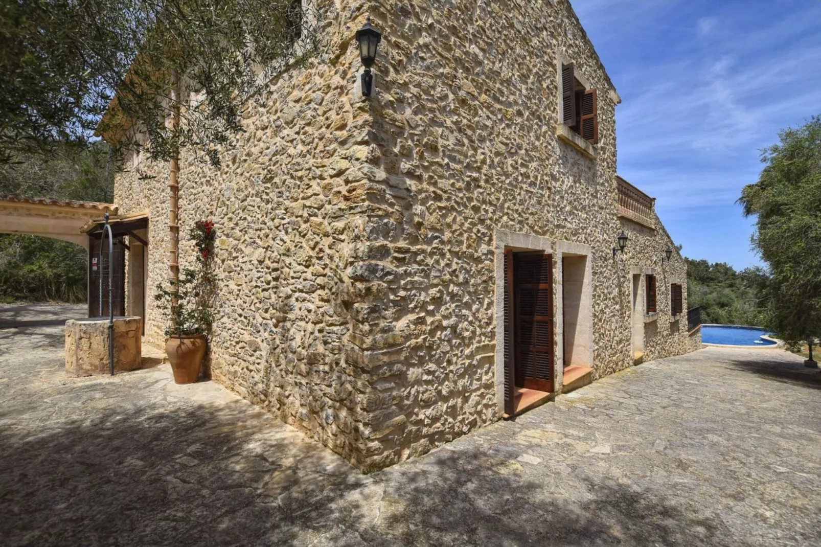 Petit-Exterior summer