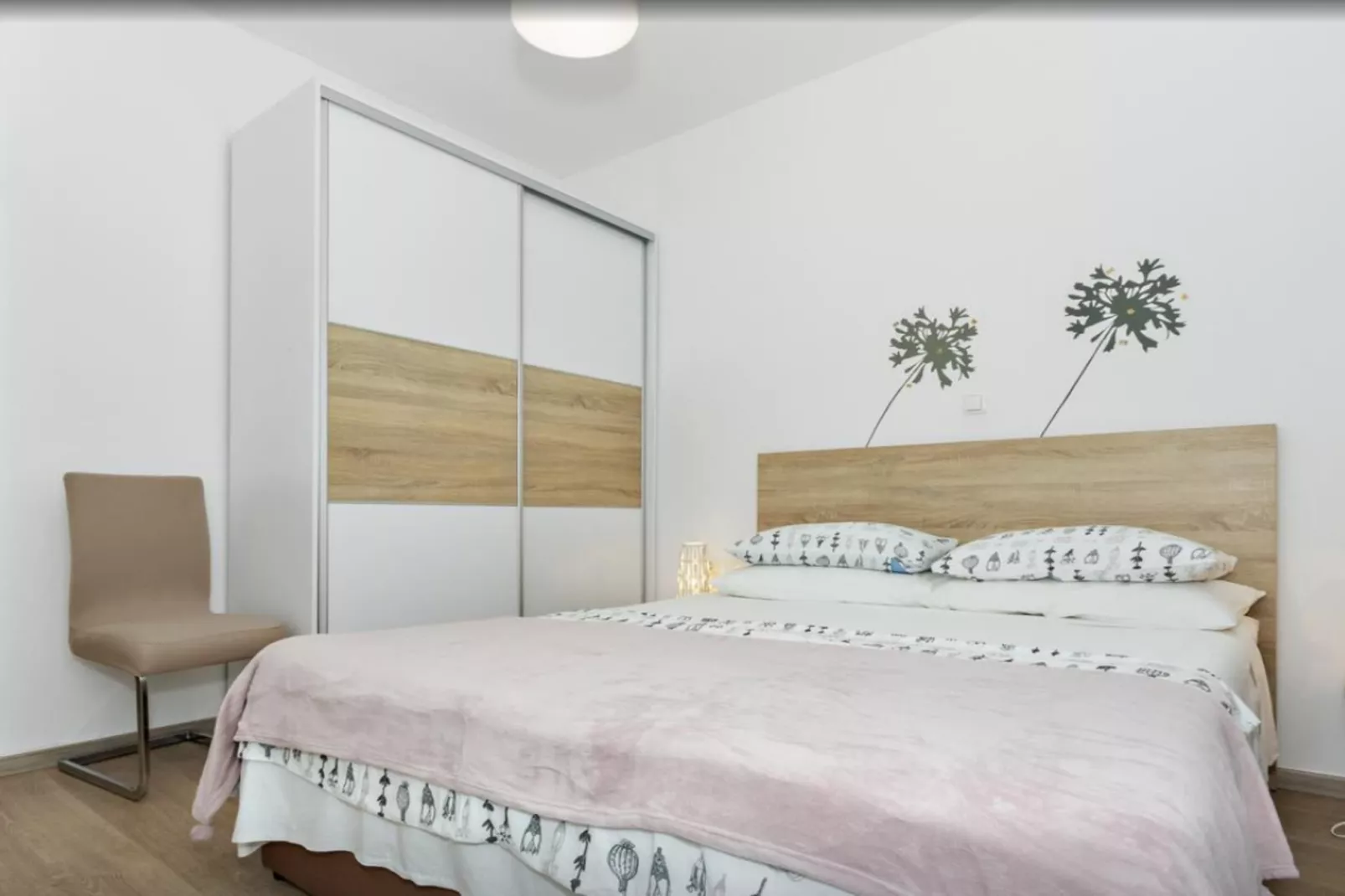 Apartment Cvita & Roza - Two Bedroom Apartment with Balcony and Sea View (Roza) (A1)-Bedroom