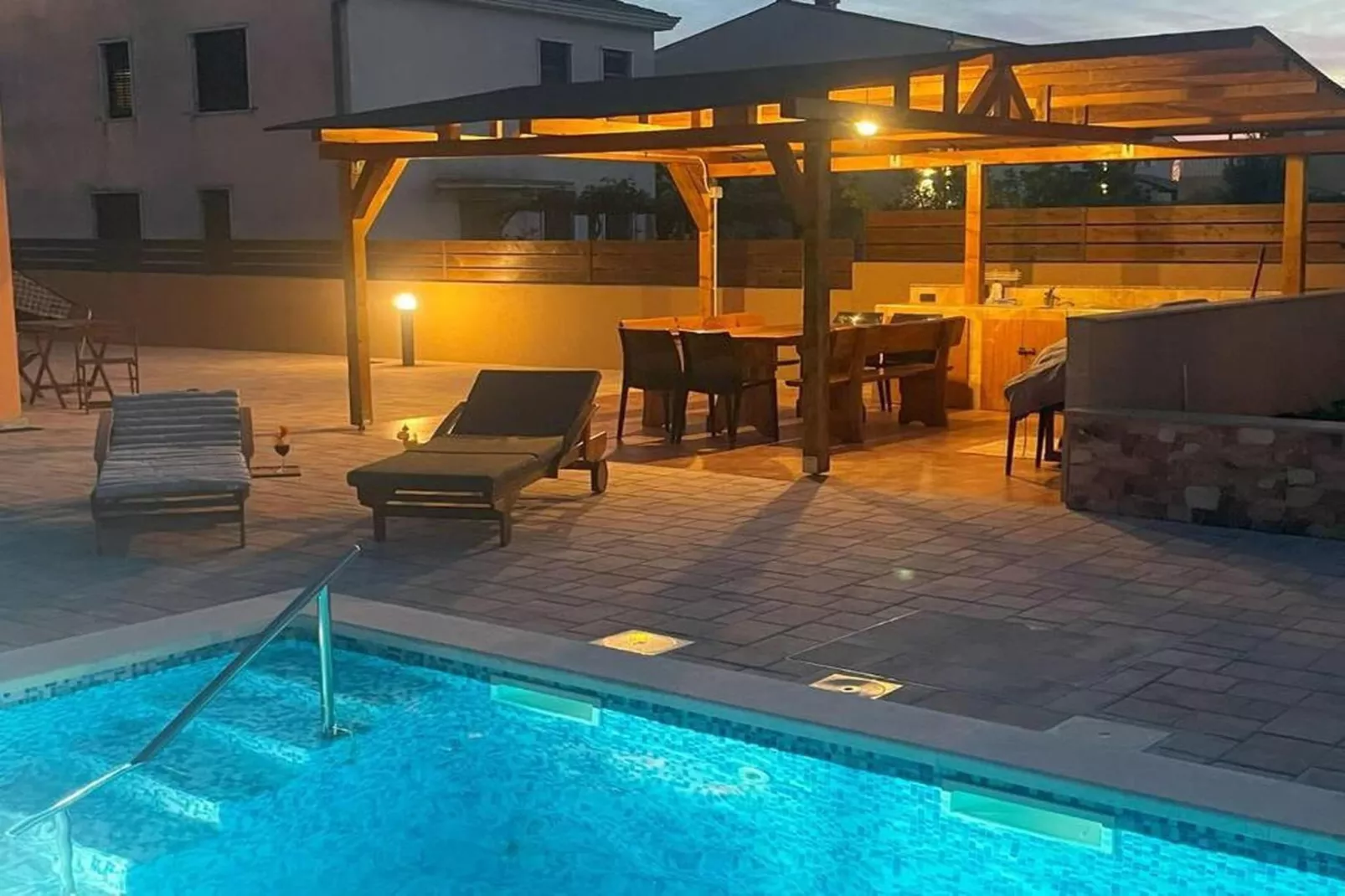 Villa Rosa Apartman-Schwimmbad