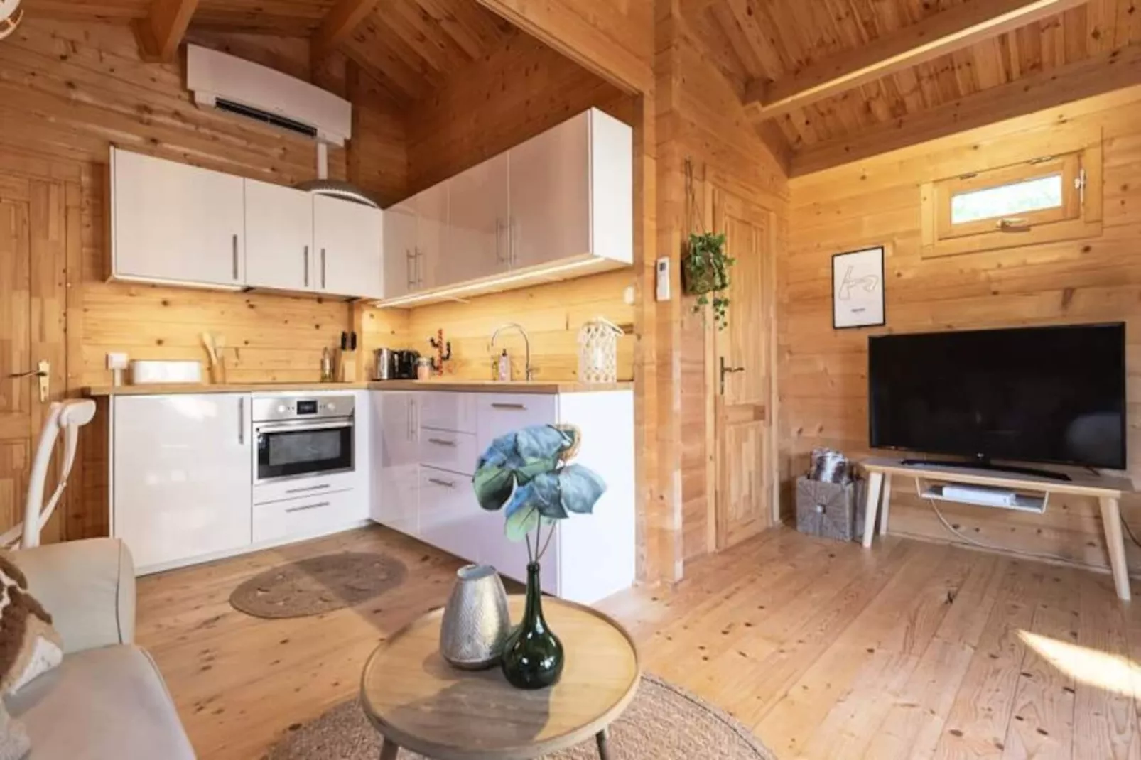 The Sea Lodge-Non tagué