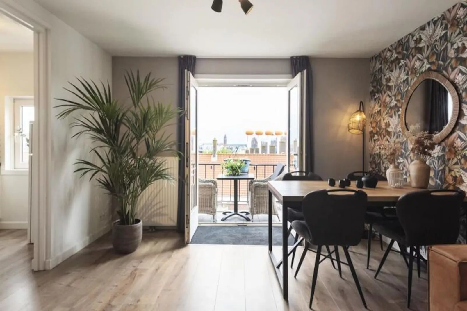 The Beach & Town Suite-Untagged