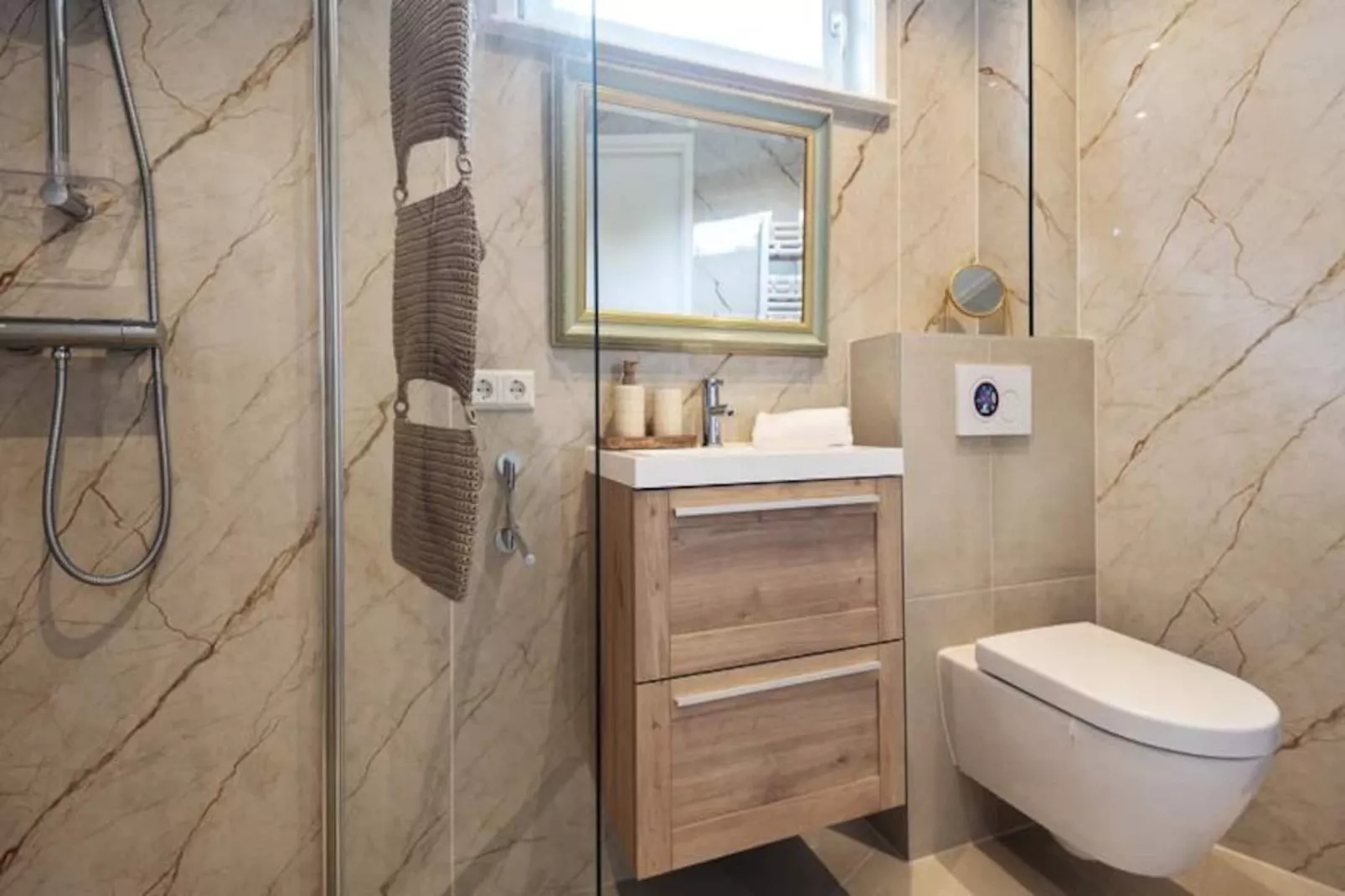 Beachhouse Rina-Untagged