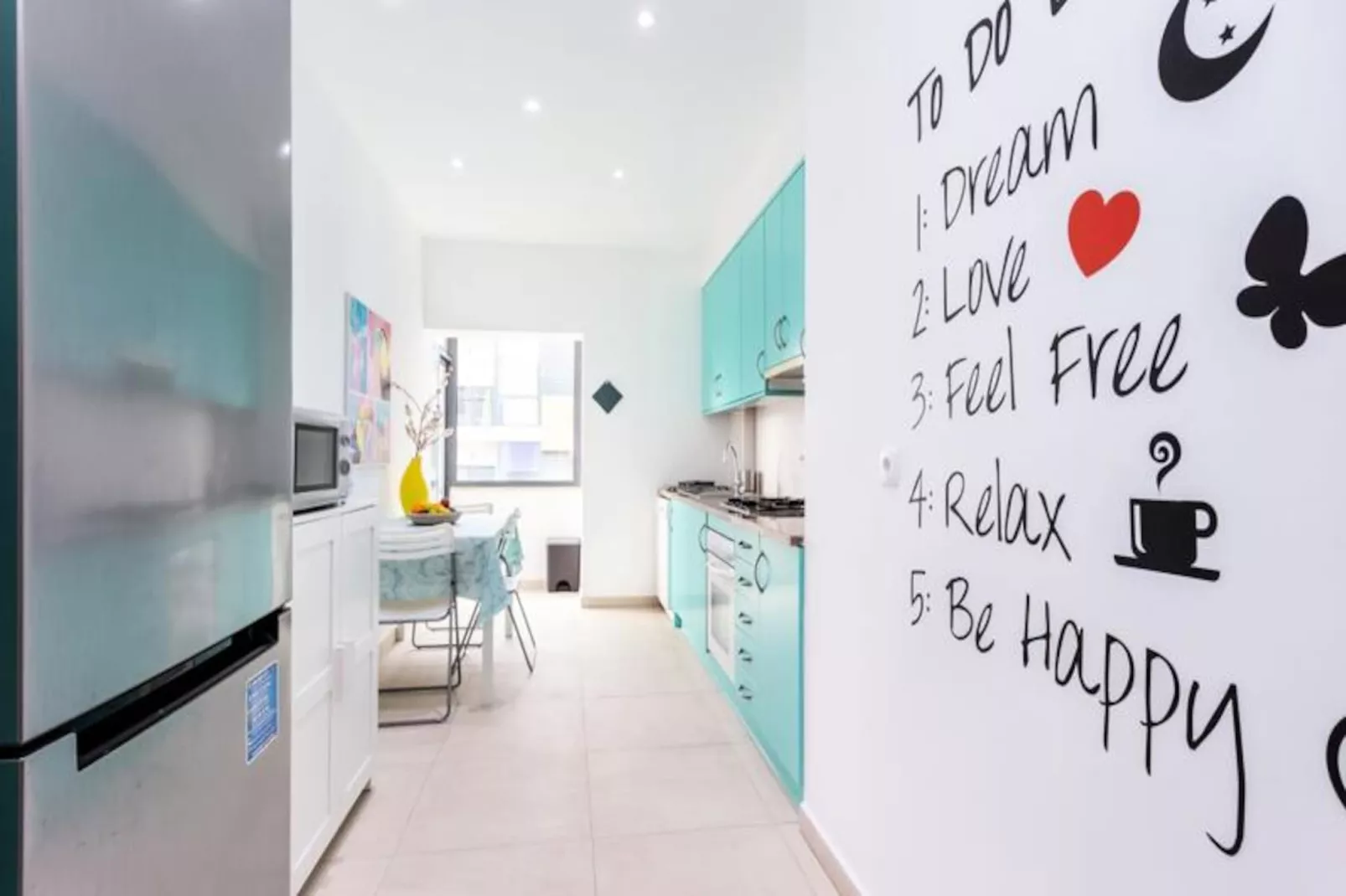 Artistic And Stylish Apartment-Non tagué