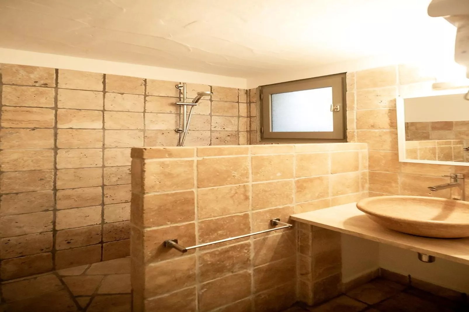 Villa T4 duplex à la location sur Porto-Vecchio-Salle de bain