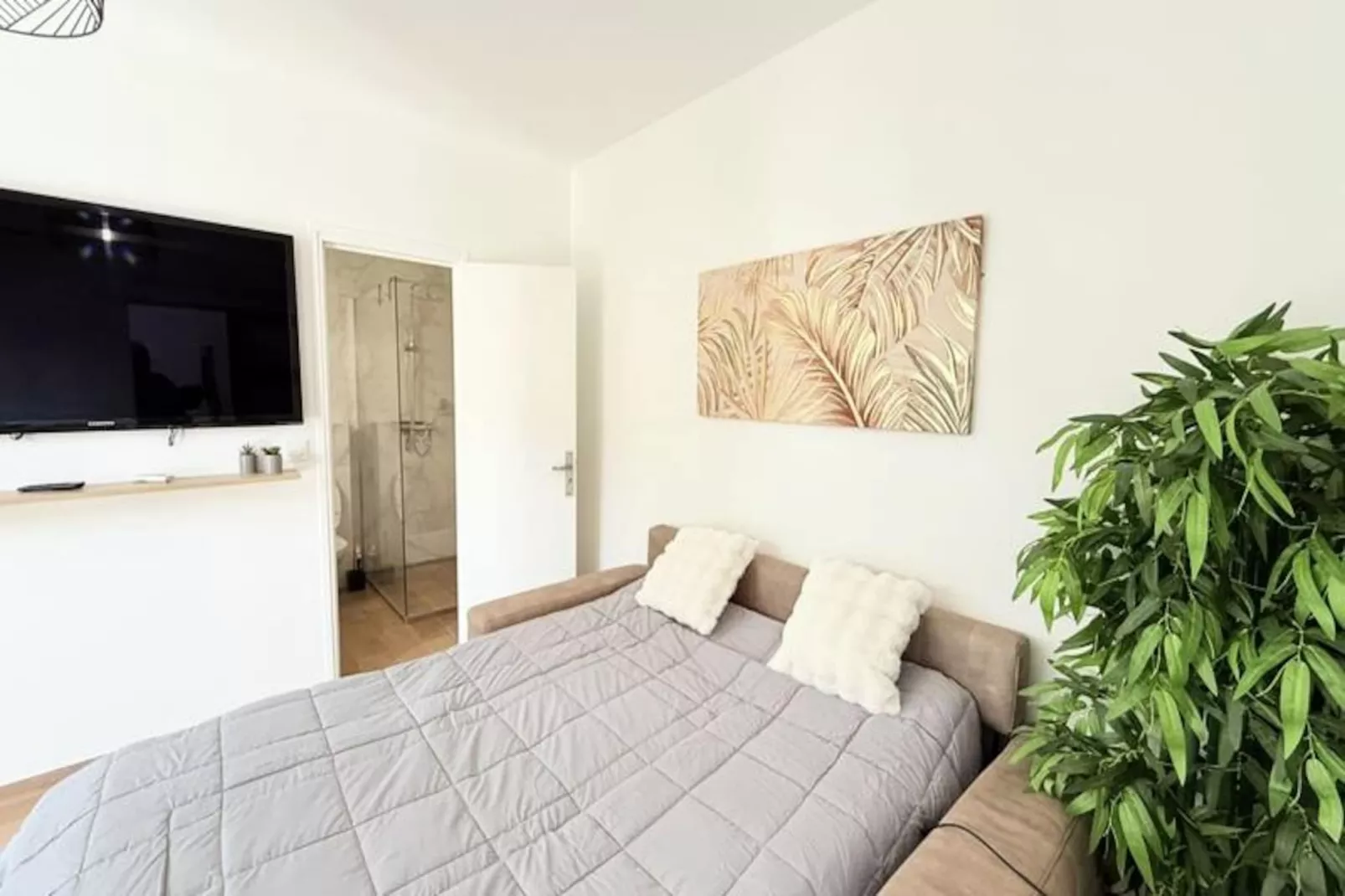 06cp - Beau T2 Super équipé Avec Terrasse-Non tagué