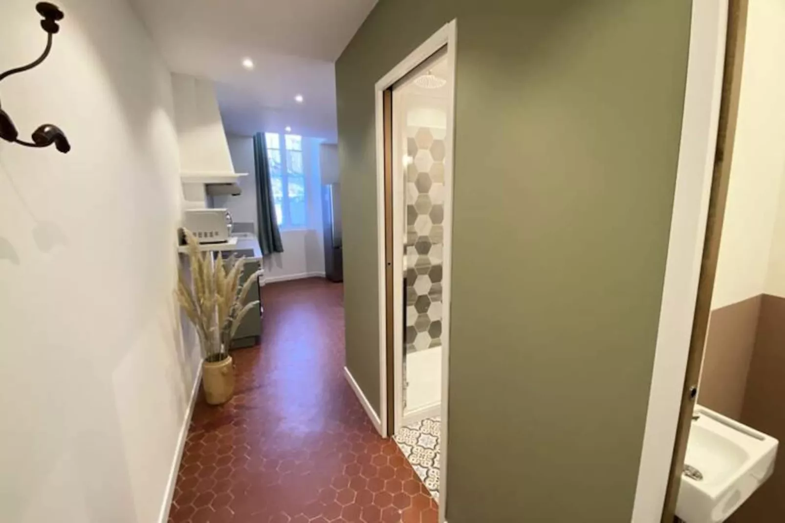 06cf : Bel Appartement Rénové Vieil Antibes-Non tagué