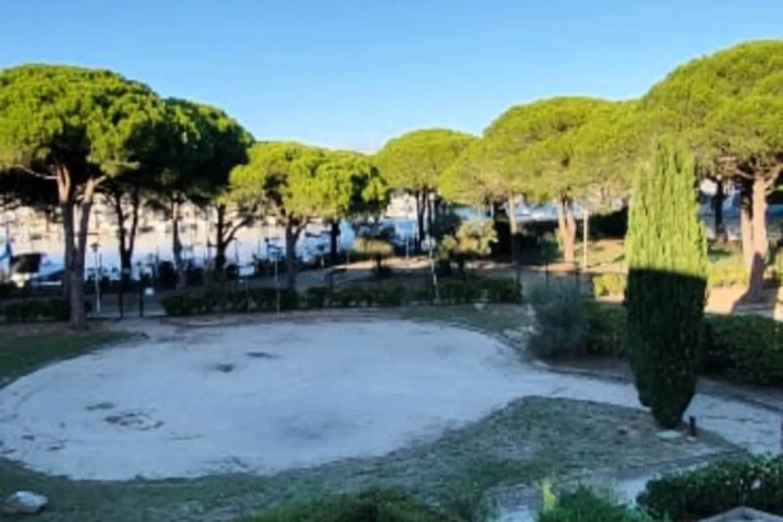 Résidence La Croisi&egrave;re : Vue Sur Les Bateaux, Balcon, R&eacute;nov&eacute;, Climatis&eacute;, Parking, .-Non tagué