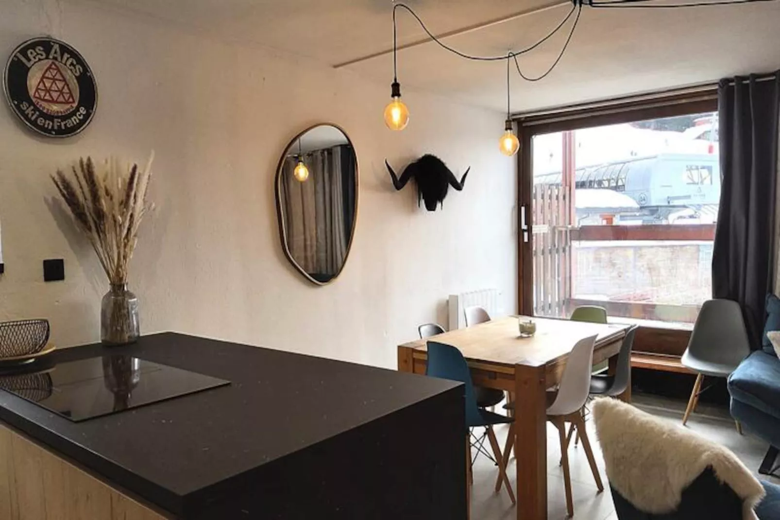 Residence 3 Arcs-Untagged