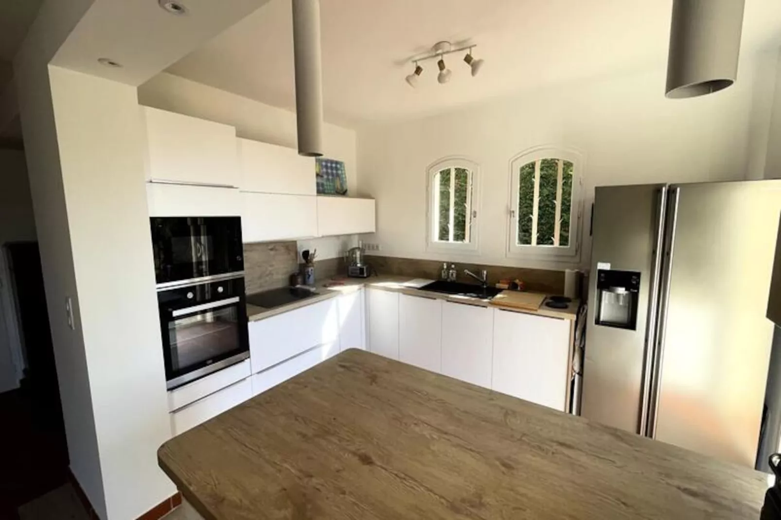 Résidence Villa Vue Mer Et Piscine &agrave; Cavali&egrave;re - 1 Km Plage-Untagged