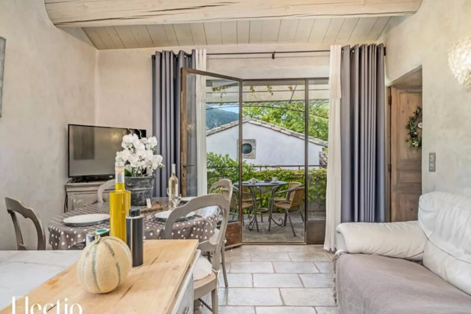 Loggia 7 Cypr&egrave;s | R&eacute;sidence Les Petitons-Nicht zugeordnet