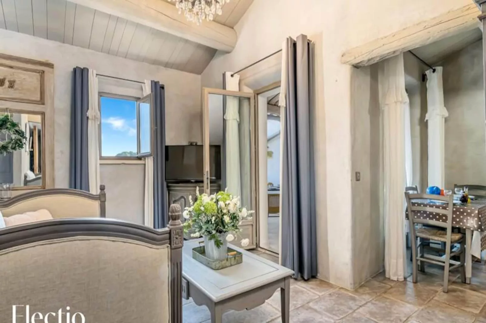 Loggia 9 Pin | R&eacute;sidence Les Petitons-Untagged